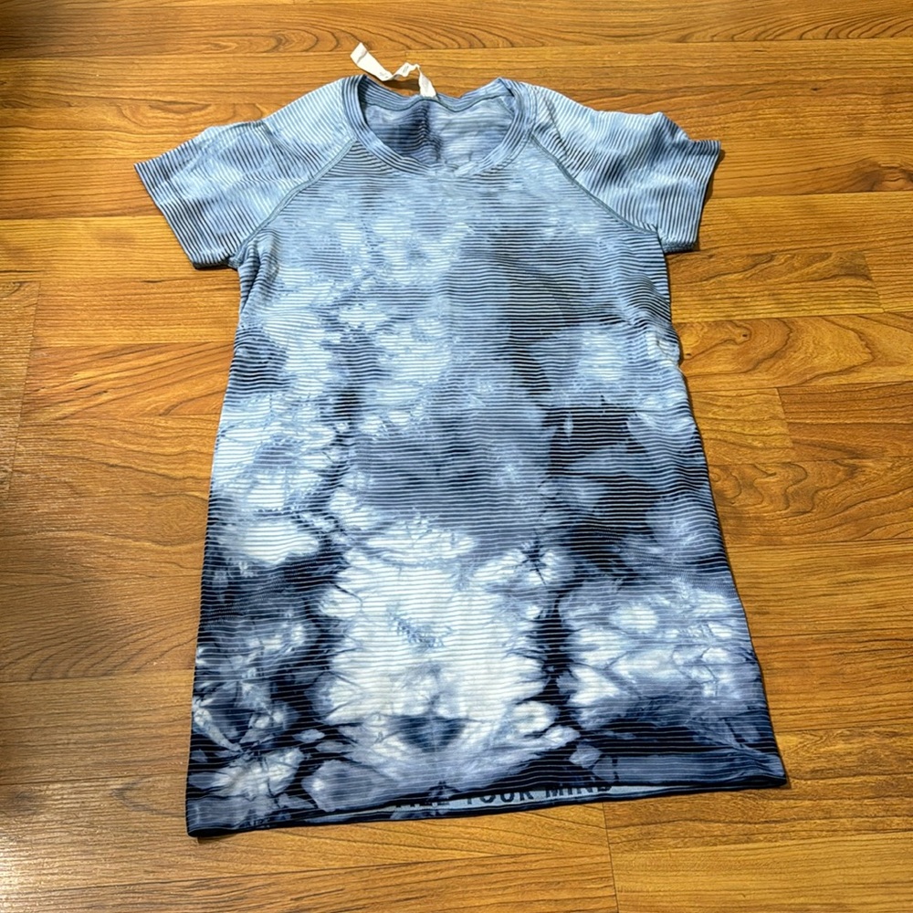 Lululemon athletic top